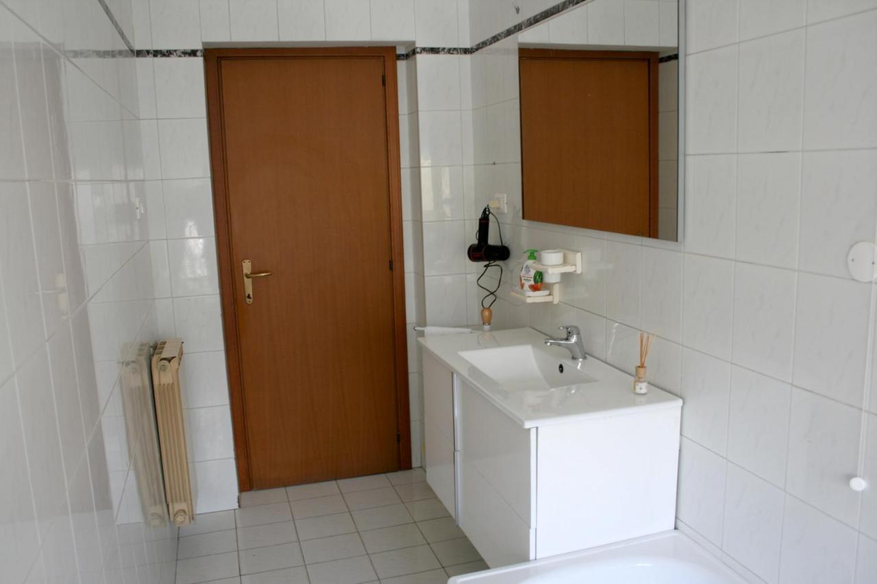 2 Bedrooms Appartement At Pescara 300 M Away From The Beach With Balcony And Wifi エクステリア 写真
