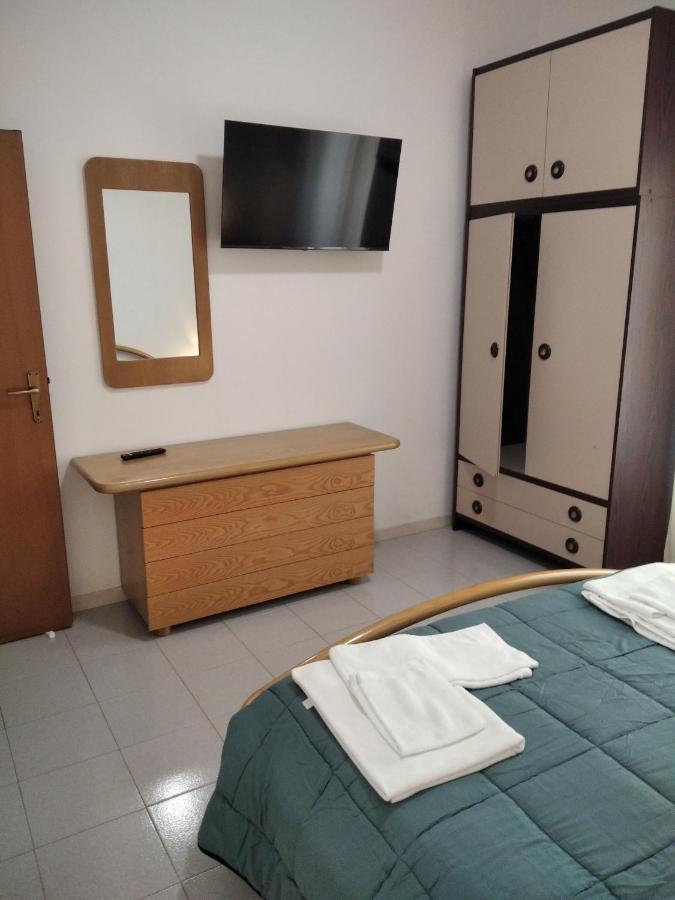 2 Bedrooms Appartement At Pescara 300 M Away From The Beach With Balcony And Wifi エクステリア 写真
